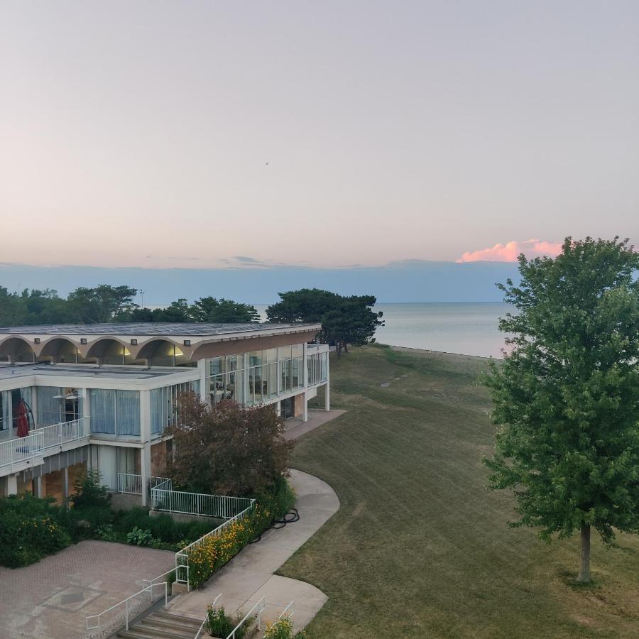 Illinois Beach Hotel Zion Bagian luar foto